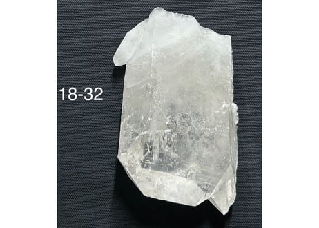 100万円で、購入した水晶 長年集めてきた水晶で制作したグラス 40以上用意致しました。 今回の