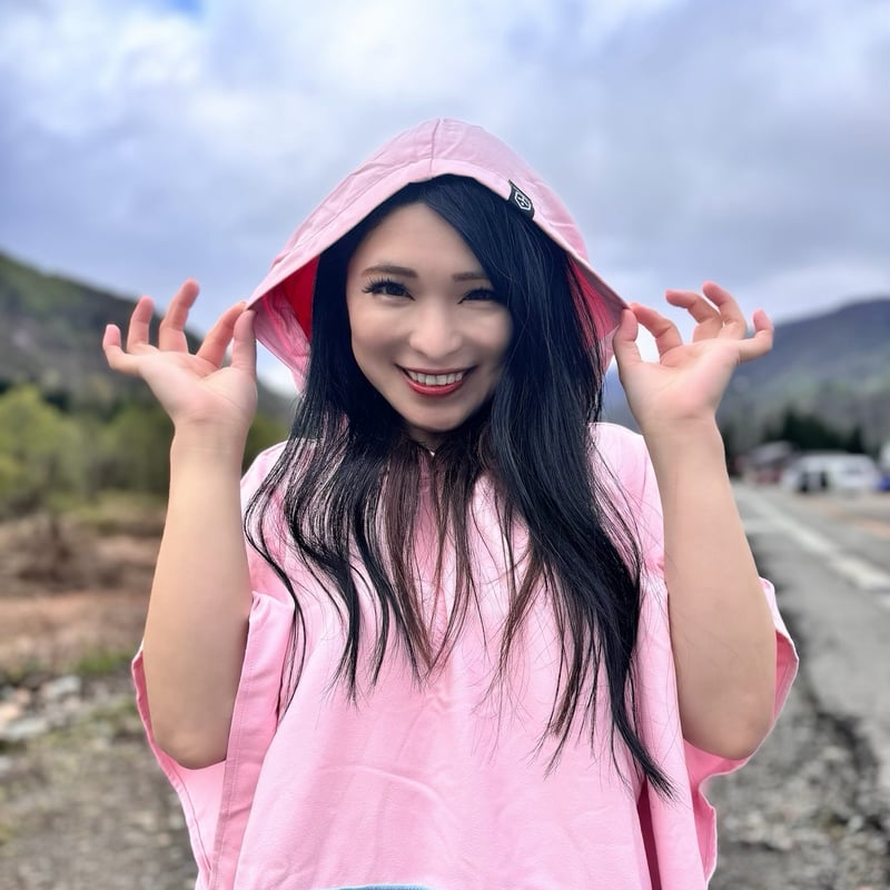 【試着のみタグ付き】emmi atelier フリースポンチョ emmi（エミ）の「【emmi atelier】撥水ポンチョコート（その他