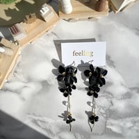 Black flower mini