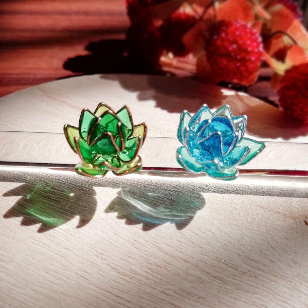 ✨蓮の花✨ イヤリングorチタンピアス（有料） セミオーダー蓮の花ピアス・イヤリング | TEGE