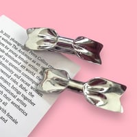 SILVER RIBBON clip