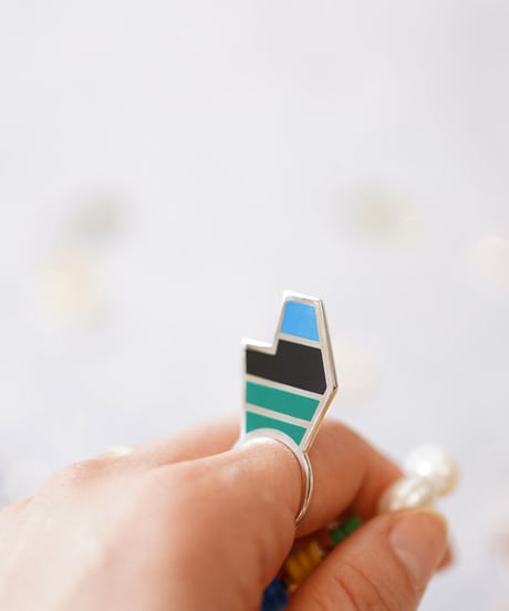 VOYAGE, a vertical and two faced enamel ring, VYG_011