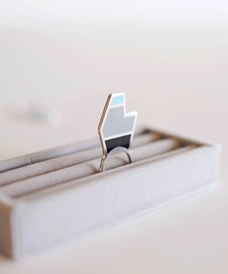 VOYAGE, a vertical and two faced enamel ring, VYG_005