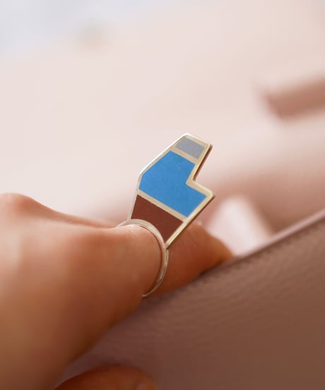 VOYAGE, a vertical and two faced enamel ring, VYG_013
