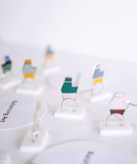 VOYAGE, a vertical and two faced enamel ring, VYG_003