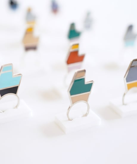 VOYAGE, a vertical and two faced enamel ring, VYG_013