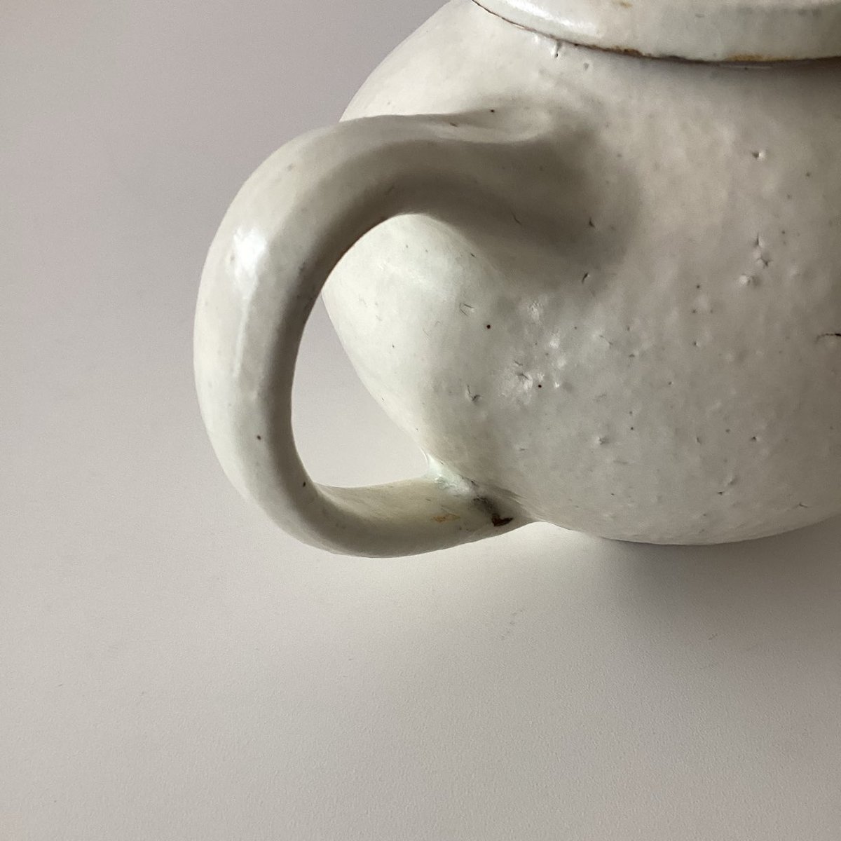 小山 乃文彦氏作品　粉引きポット 小山乃文彦 粉引 ポット ｜くらすこと オンラインストア