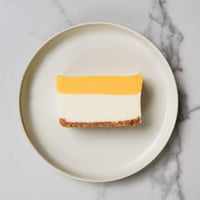 "季節限定"　パッションレアチーズケーキ