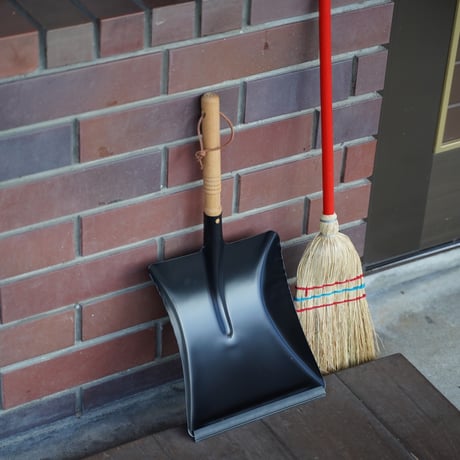Snow Shovel Dust Pan - スコップのちりとり