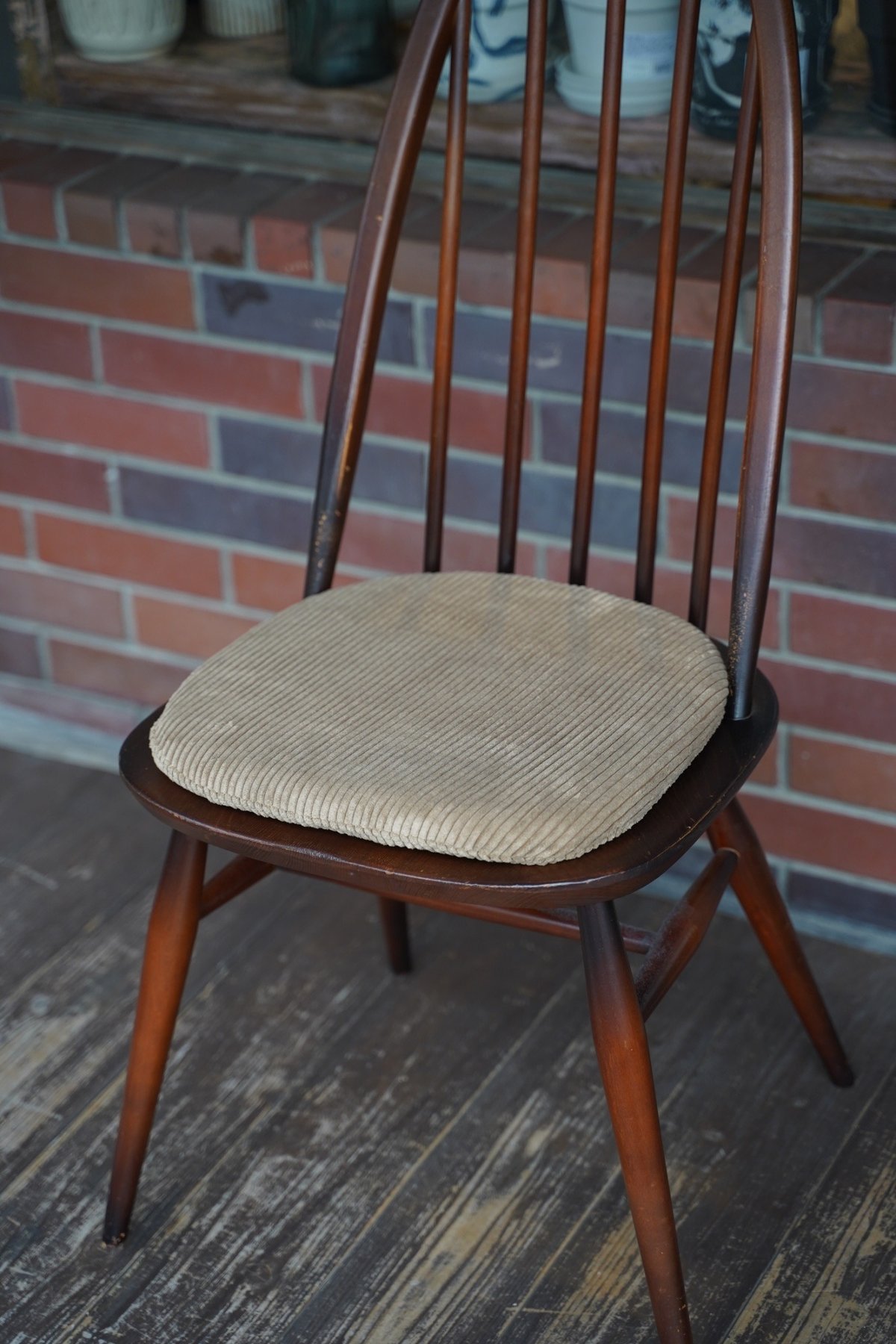 ERCOL 椅子用クッション未使用（狩猟柄刺繍）と使用感有り雉柄の2枚
