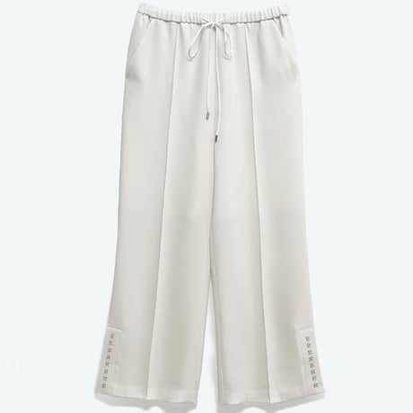 embroidery slit pants | Kana Kawasaki