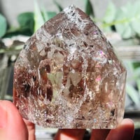虹きら🌈✨　クラックスモーキークォーツ　太っちよポイント　①