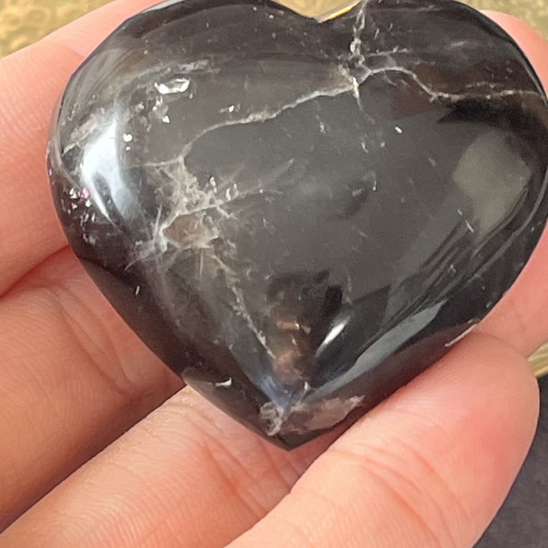 虹入り透明　水入りハート型水晶　エレスチャル 黒い流砂、古代水入り（2箇所） 虹入り透明 水入りハート型水晶 エレスチャル 黒い流砂、古代水入り（2