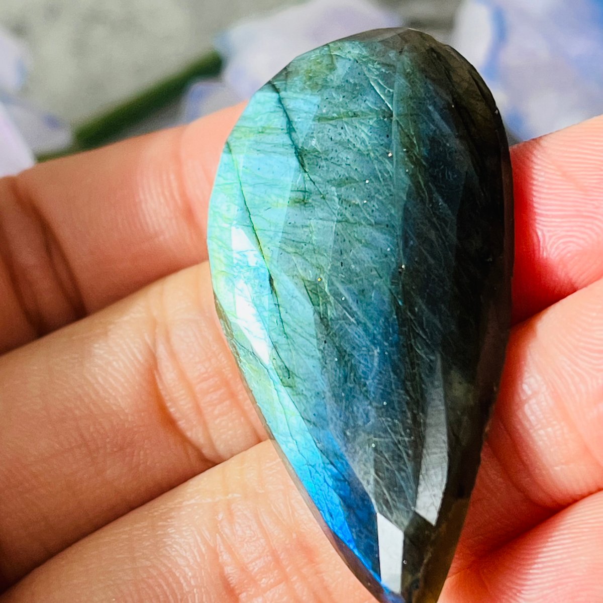 最高品質ラブラドライト(Labradorite) 自由カット マダガスカル