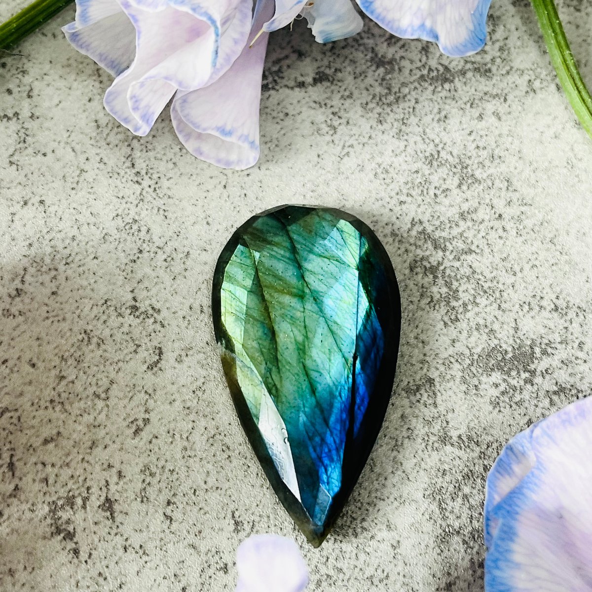 天然石【高品質】（ラブラドライト）雫カットピアス ラブラドライトの雫ピアス | 天然石ジュエリーの Canecry