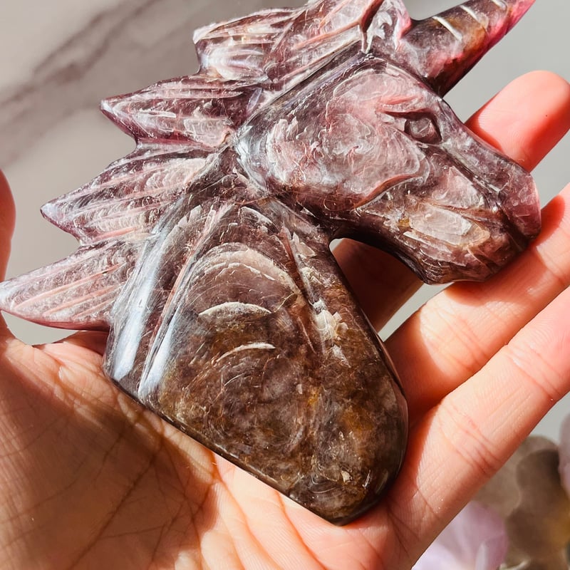 レピドライトユニコーンカービング彫物天然石