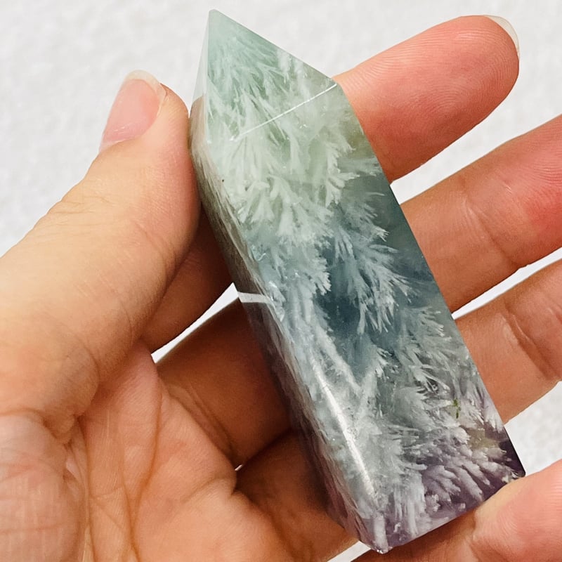 【最終割引特価】虹入りエンジェルフェザーフローライト原石　天然石⑤ 楽天市場】エンジェルフェザー フローライト 六角柱 約4-5cm 1本