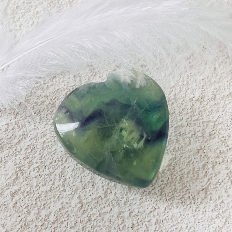 ＊* 虹入り エンジェル フェザー イン フローライト *＊ 虹入り エンジェルフェザーフローライト ハート① | Crystal