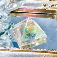 エンジェルオーラ　水晶　ピラミッド