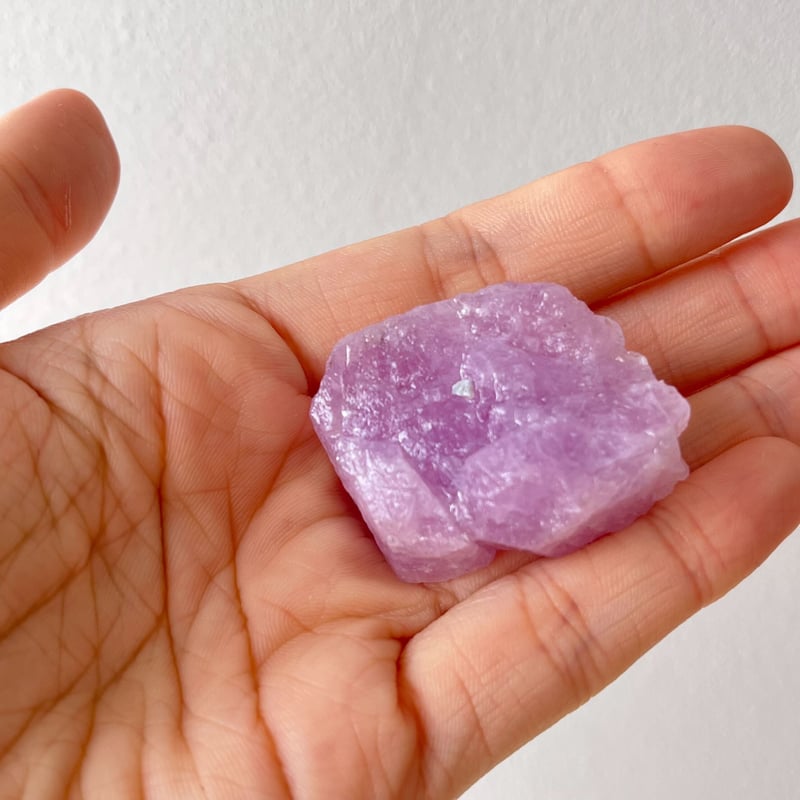 慈愛の石 クンツァイト | Crystal shop Mayria