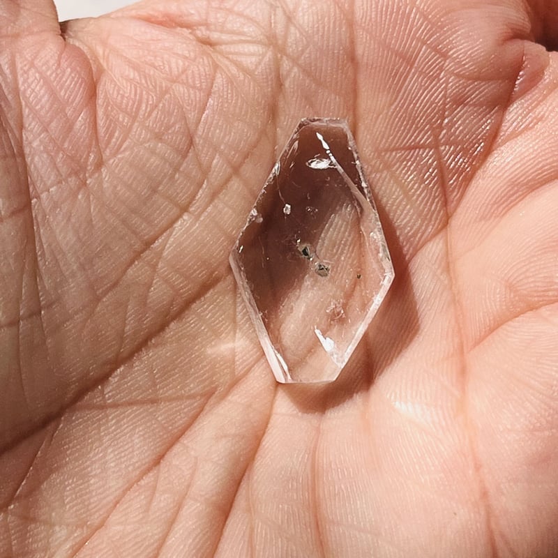 ピンクの虹入り💓パイライトインクォーツ | Crystal shop Mayria