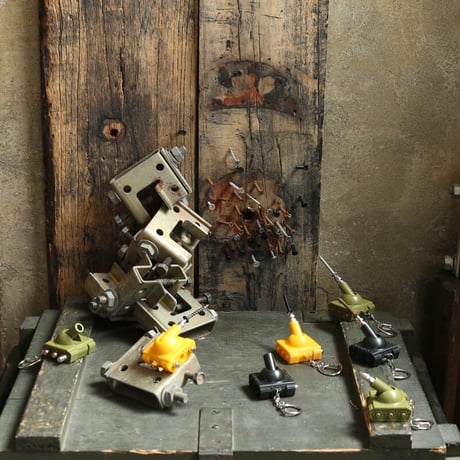 DULTON（ダルトン）TOOL KEY CHAIN ''TANK'' YELLOW