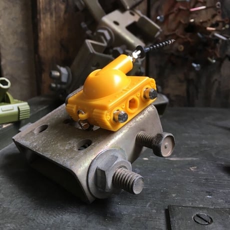 DULTON（ダルトン）TOOL KEY CHAIN ''TANK'' YELLOW