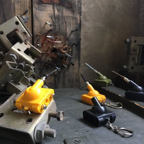 DULTON（ダルトン）TOOL KEY CHAIN ''TANK'' YELLOW