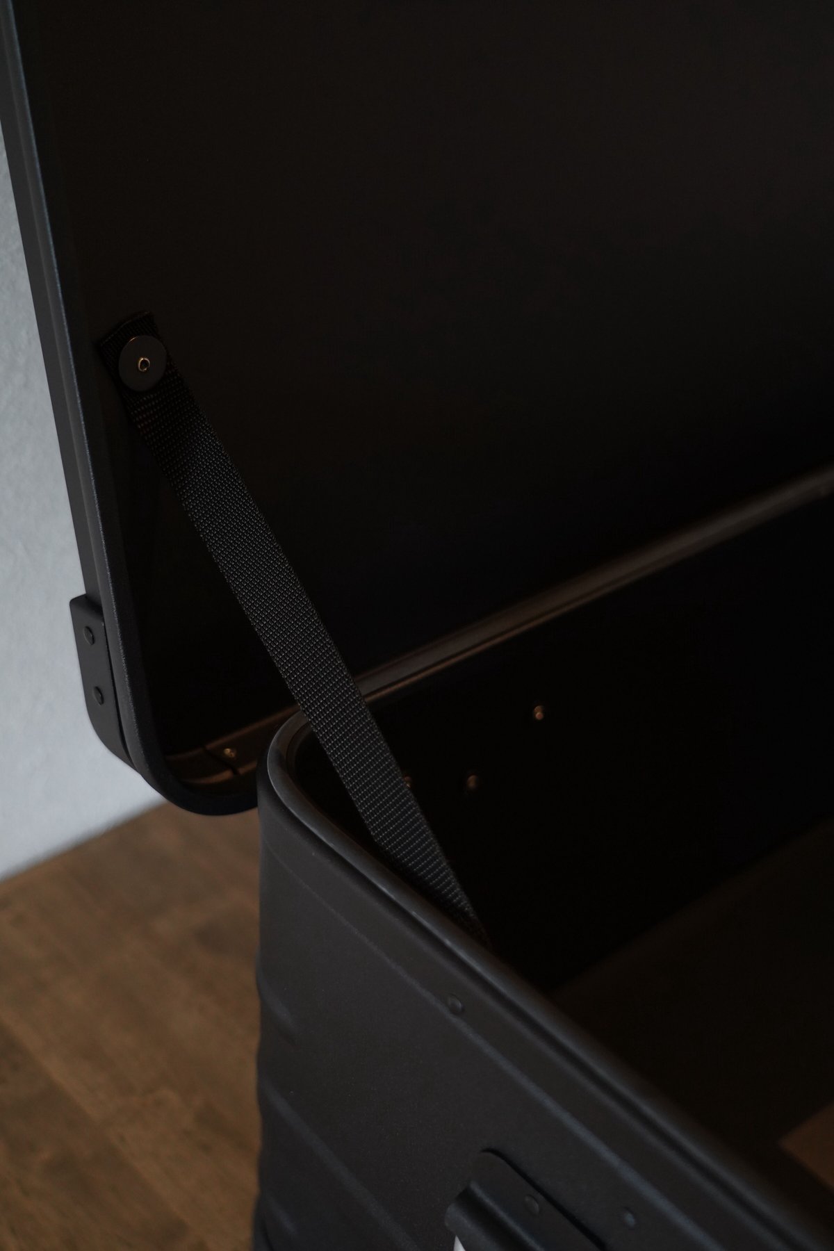 DELTA/MT Extreme X 39アルミコンテナ ブラック アルミ収納ボックス