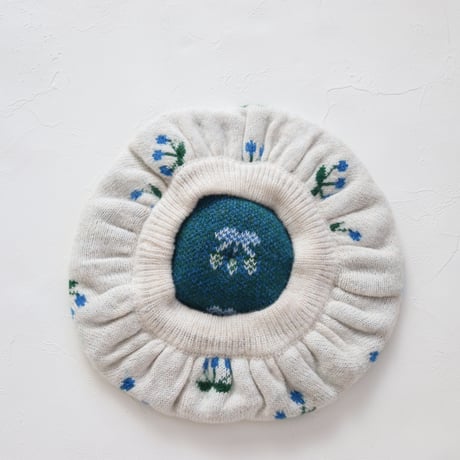 Ecru and blue cherry beret / Emile et Ida