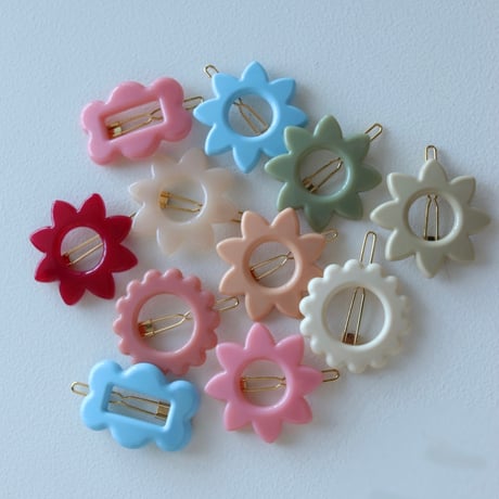 DAISY hair clip / kanel