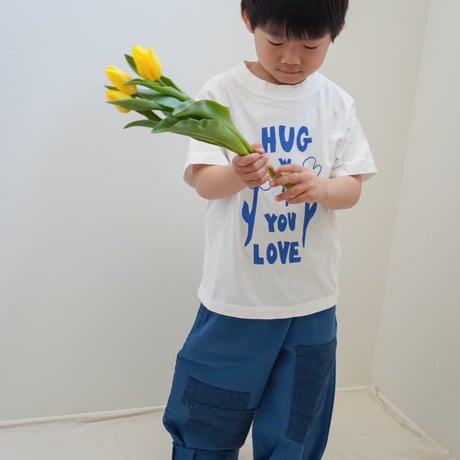 T-shirt Hug what you love / TOM & BOY