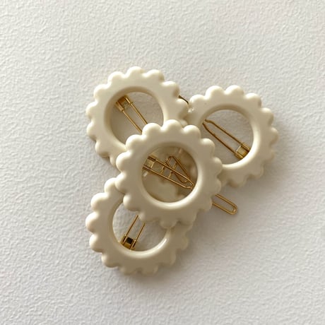 DAISY hair clip / kanel