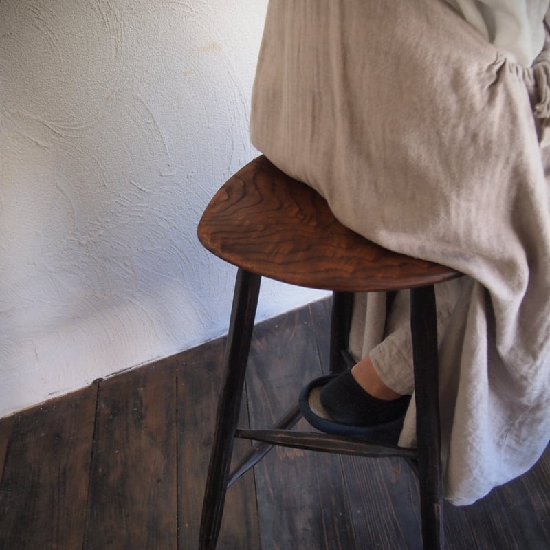 三本脚ハイスツール【クリ×ハードメープル】 | キグラシ家具工房