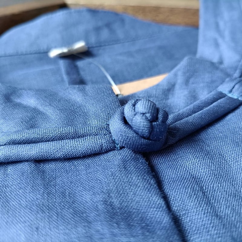 【藍染】チャイナ服　マオカラー　チャイナシャツ　チャイナジャケット　中國藍　藍 鶴柄チャイナジャケット（ ハイグレード）｜チャイナカジュアル