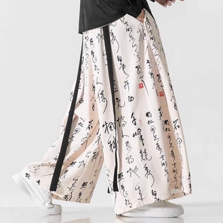 漢字柄ワイドパンツ×白