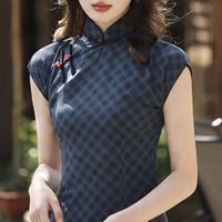 シフォンチェック × 深紅ボタン