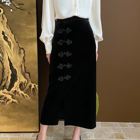 ベロアスカート × 中華ボタン