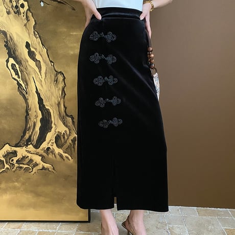 ベロアスカート × 中華ボタン