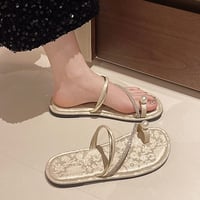 パールストラップサンダル × ベージュ