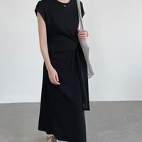 ウエストツイストワンピース × ブラック
