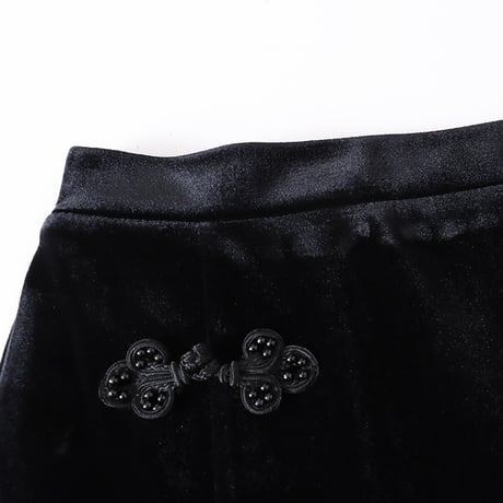 ベロアスカート × 中華ボタン