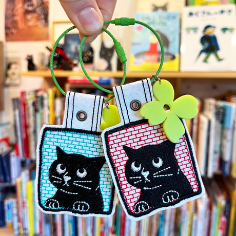 【韓国雑貨】黒猫の刺繍キーホルダー