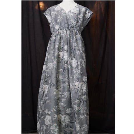 Frill/French sleeve dress   449936-E