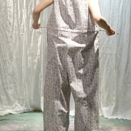 over-all/sleeve less