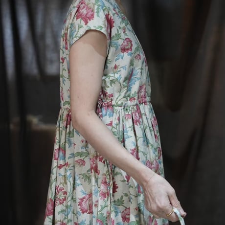Frill/French sleeve dress   445930-A