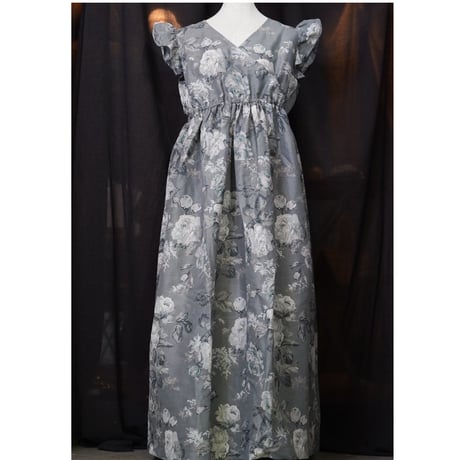 Frill/French sleeve dress   449936-E