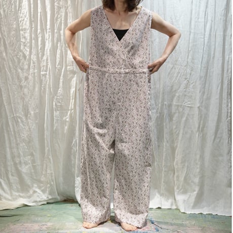 over-all/sleeve less