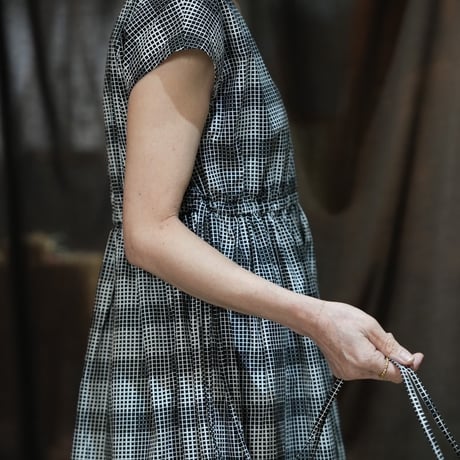 Frill/French sleeve dress　824850-A