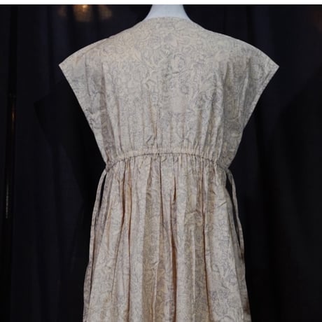 Frill/French sleeve dress 829003-M